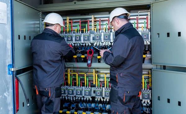 When Should Homeowners Consider Electrical Panel Replacement?